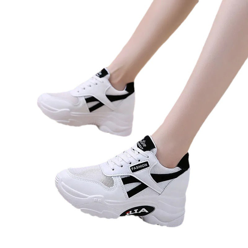 Women’s sporty trainers with cushioned sole and fashionable design