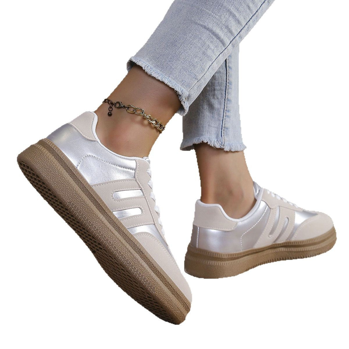 Women’s sporty sneakers with satin-finish upper material and retro design
