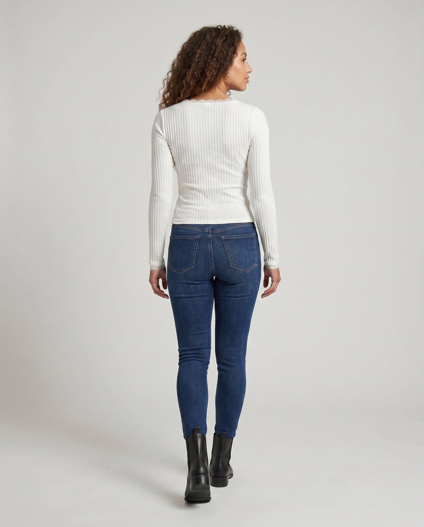 Product 15637854617930 - back_view