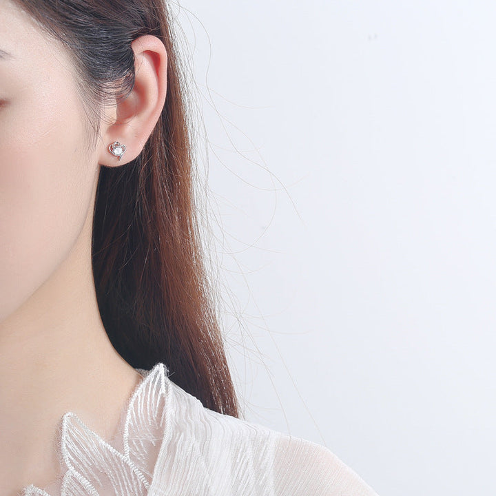 Women’s stud earrings with stylish heart design and sparkling crystals Tom Cottons