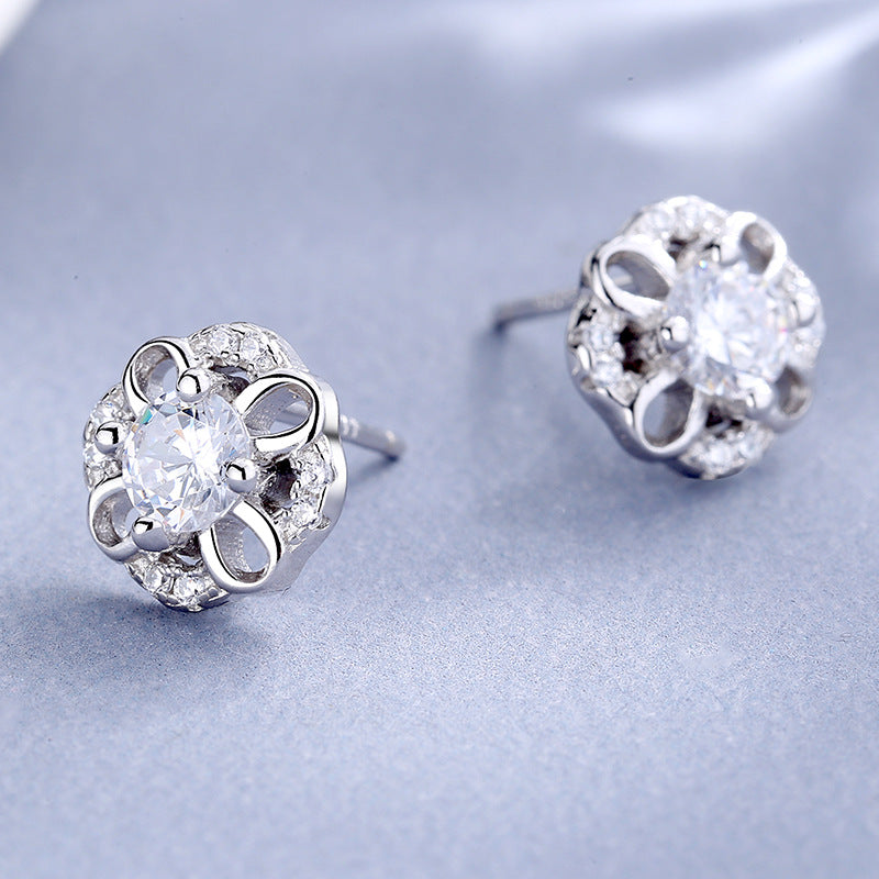 Women's stud earrings with delicate flower design and sparkling crystals Tom Cottons