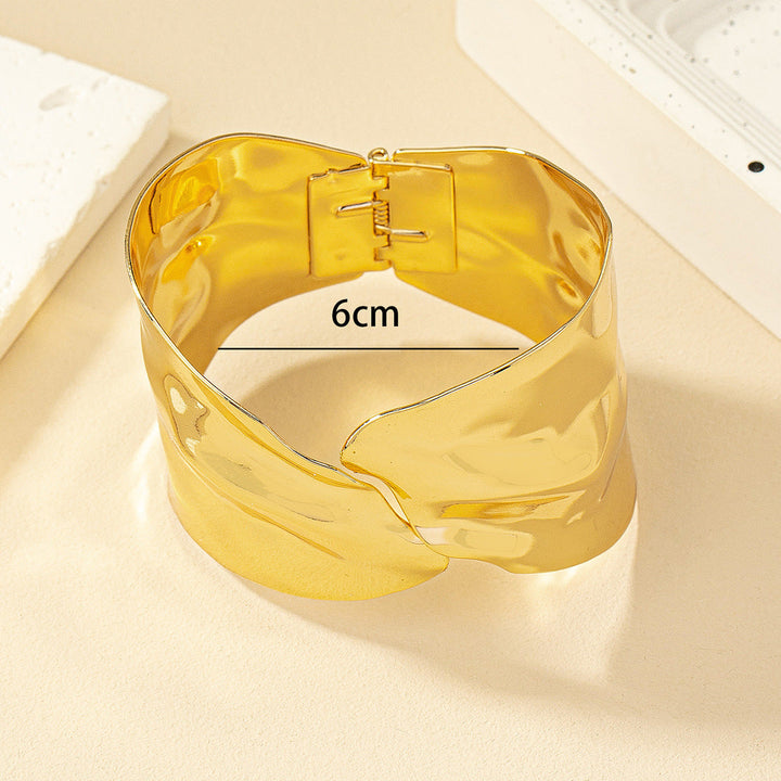 Women's Open Bangle in Stylish, Curved Design Tom Cottons