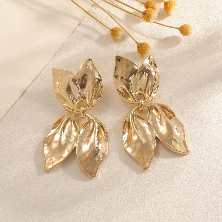 Ladies earrings in elegant leaf design Tom Cottons