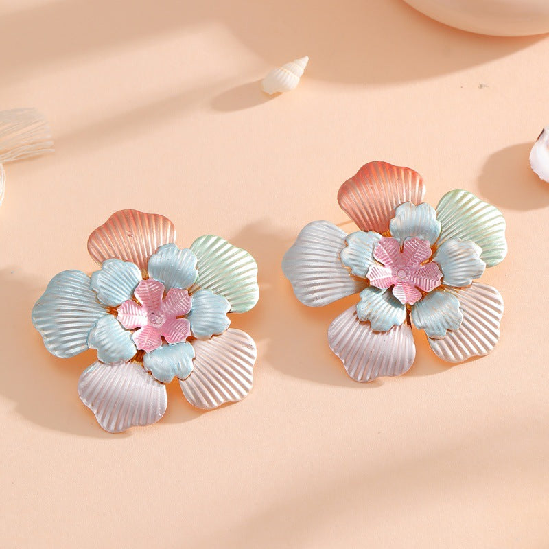 Ladies' flower earrings with intricate design and glossy accents Tom Cottons