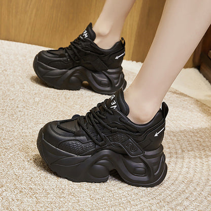 Women's sporty chunky sneakers with fashionable profile and breathable construction