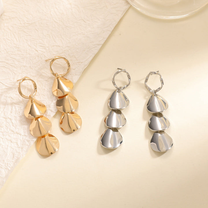 Women Hanging Earrings with Elegant Shell Design Tom Cottons