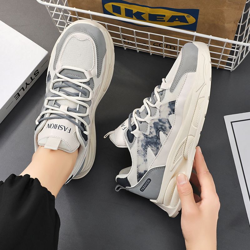 Women's athletic shoes with a sophisticated cushioning system
