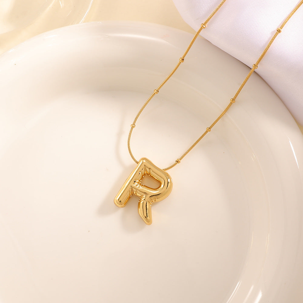 Women's necklace with curved letter pendant Tom Cottons