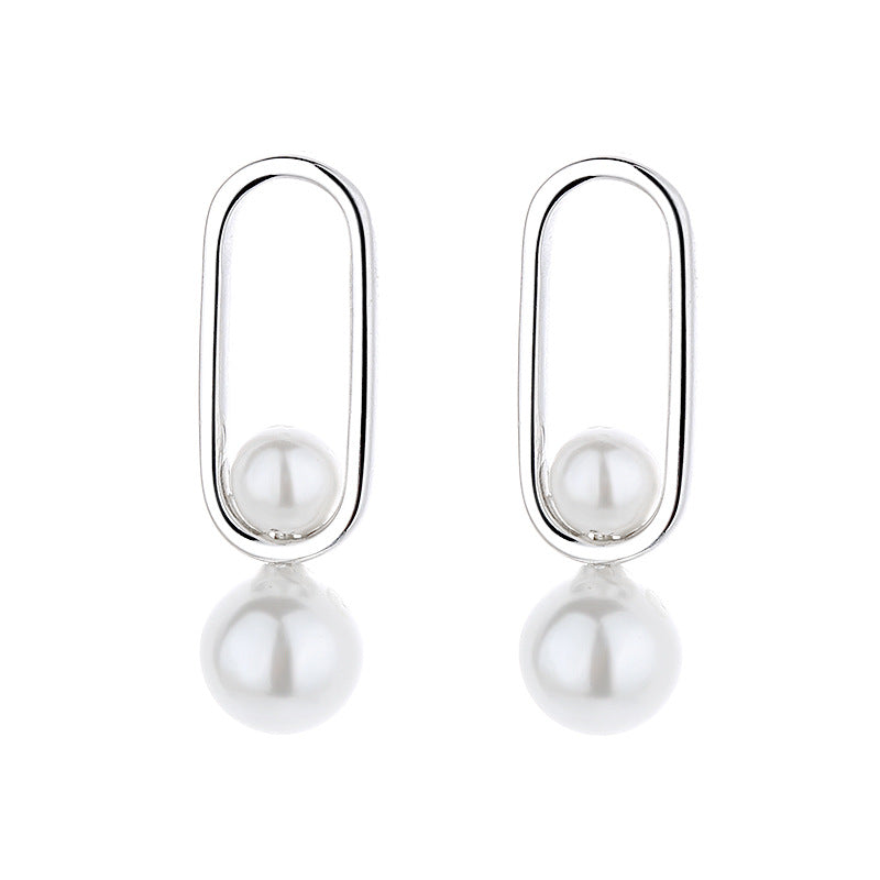 Women's stud earrings with modern oval design and elegant pearls Tom Cottons