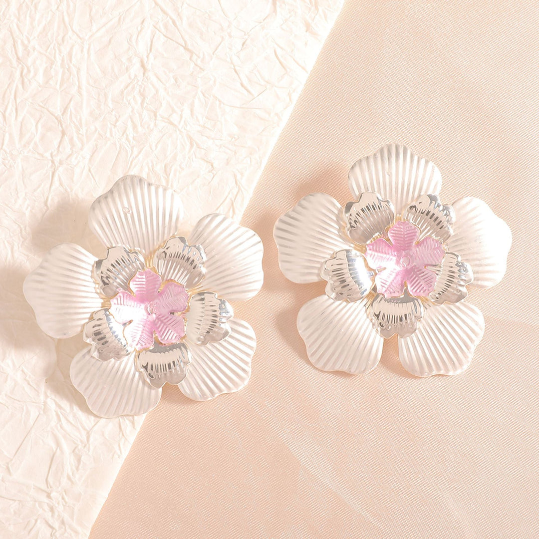 Ladies' flower earrings with intricate design and glossy accents Tom Cottons