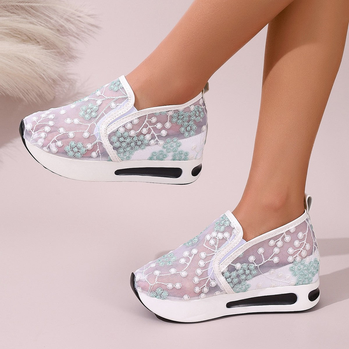 Ladies elegant and airy sneakers with floral embroidery