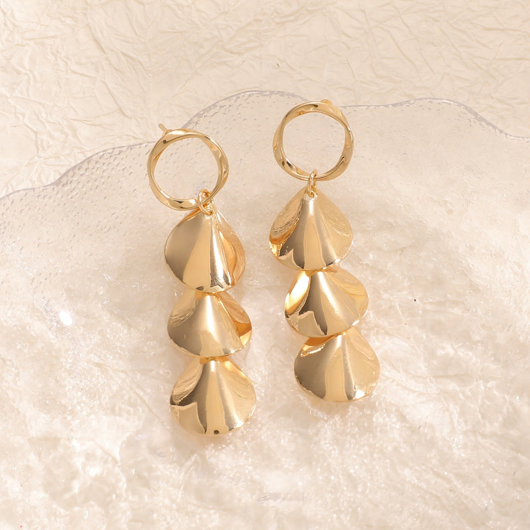 Women Hanging Earrings with Elegant Shell Design Tom Cottons
