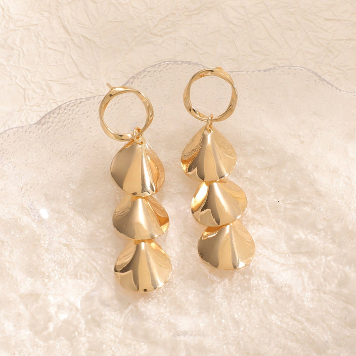 Women Hanging Earrings with Elegant Shell Design Tom Cottons