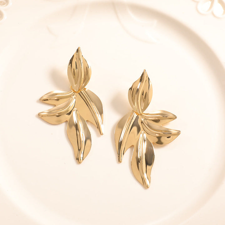 Women’s earrings with elegant leaf design Tom Cottons