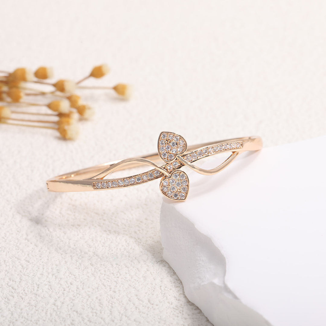 Women's bangle with elegant infinity pattern and sparkling zirconia Tom Cottons