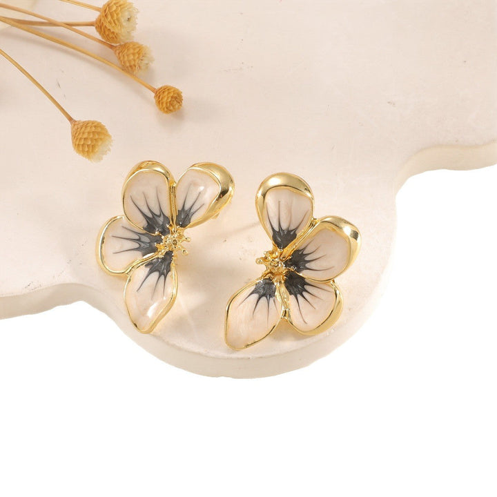 Women's ear clips in elegant floral design with a glossy coating Tom Cottons