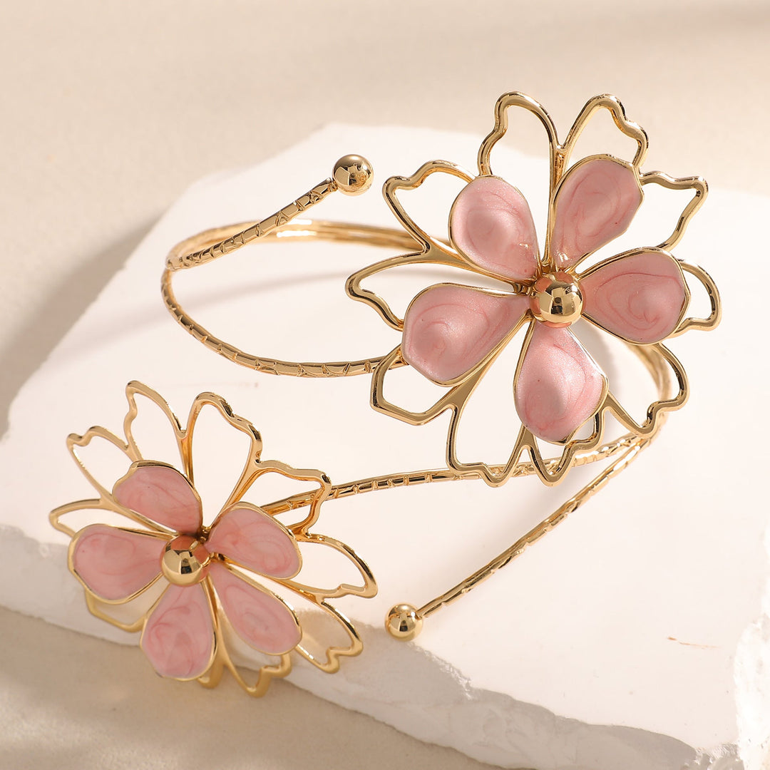 Ladies bracelet with artistic flower design Tom Cottons