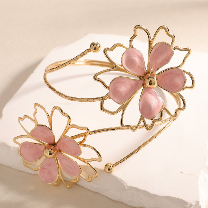 Ladies bracelet with artistic flower design Tom Cottons