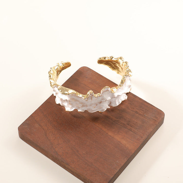 Women's bracelet with intricate flower design Tom Cottons