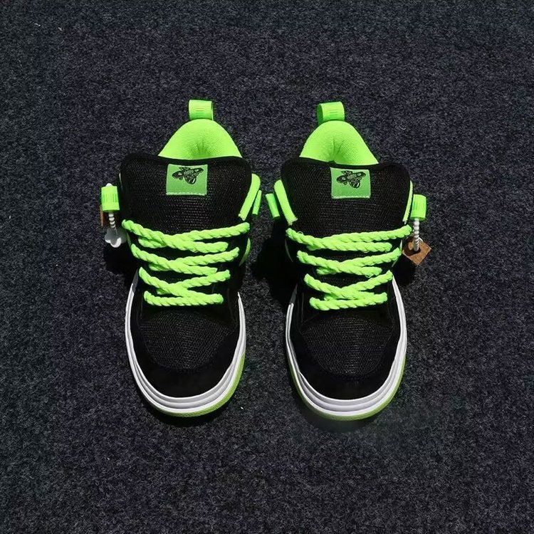 Women urban sneakers with innovative lacing and extra cushioning sole