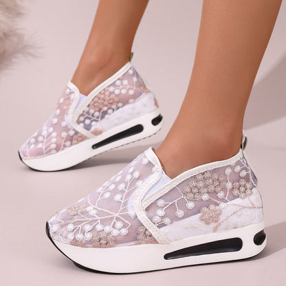 Ladies elegant and airy sneakers with floral embroidery