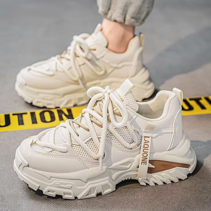 Women's sporty sneakers with a robust profile and breathable upper material