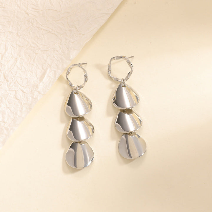 Women Hanging Earrings with Elegant Shell Design Tom Cottons