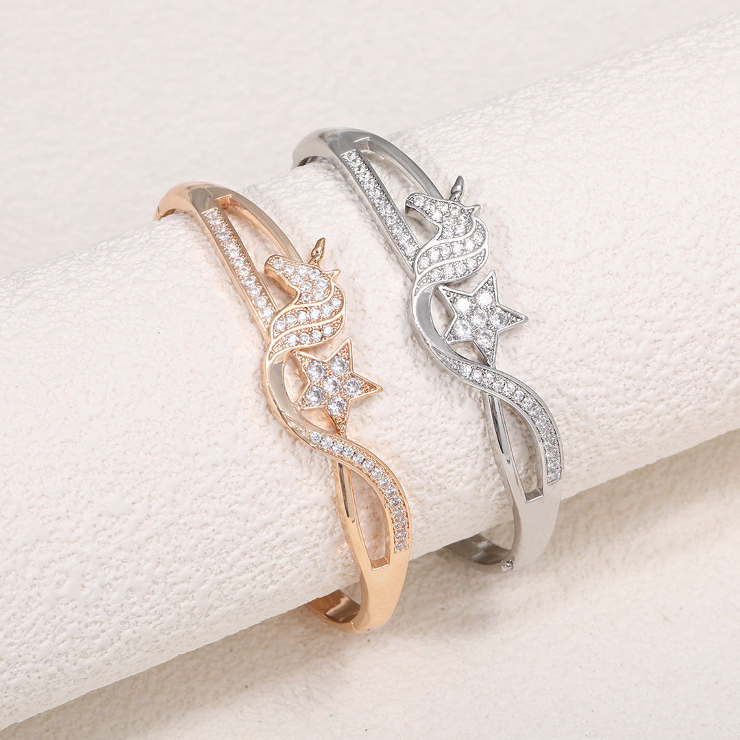 Women's bangle with elegant infinity pattern and sparkling zirconia Tom Cottons