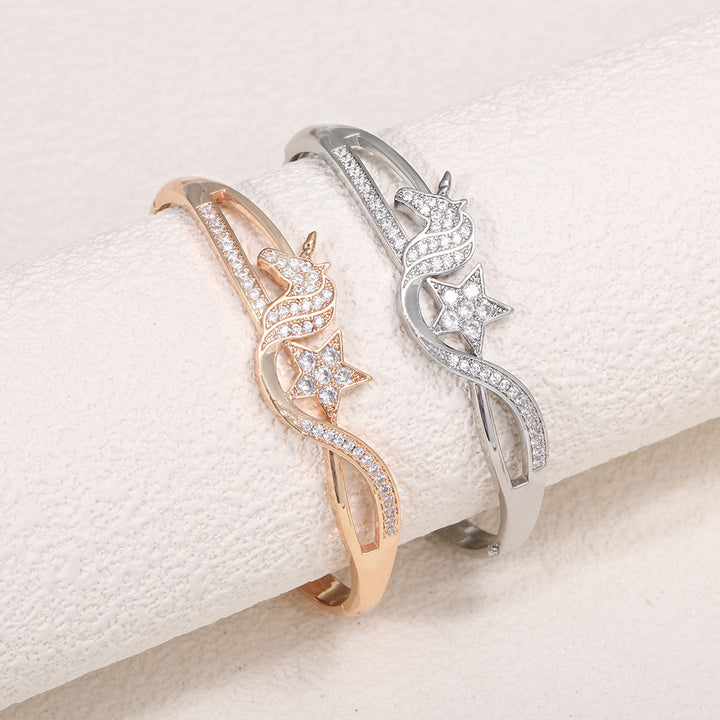 Women's bangle with elegant infinity pattern and sparkling zirconia Tom Cottons