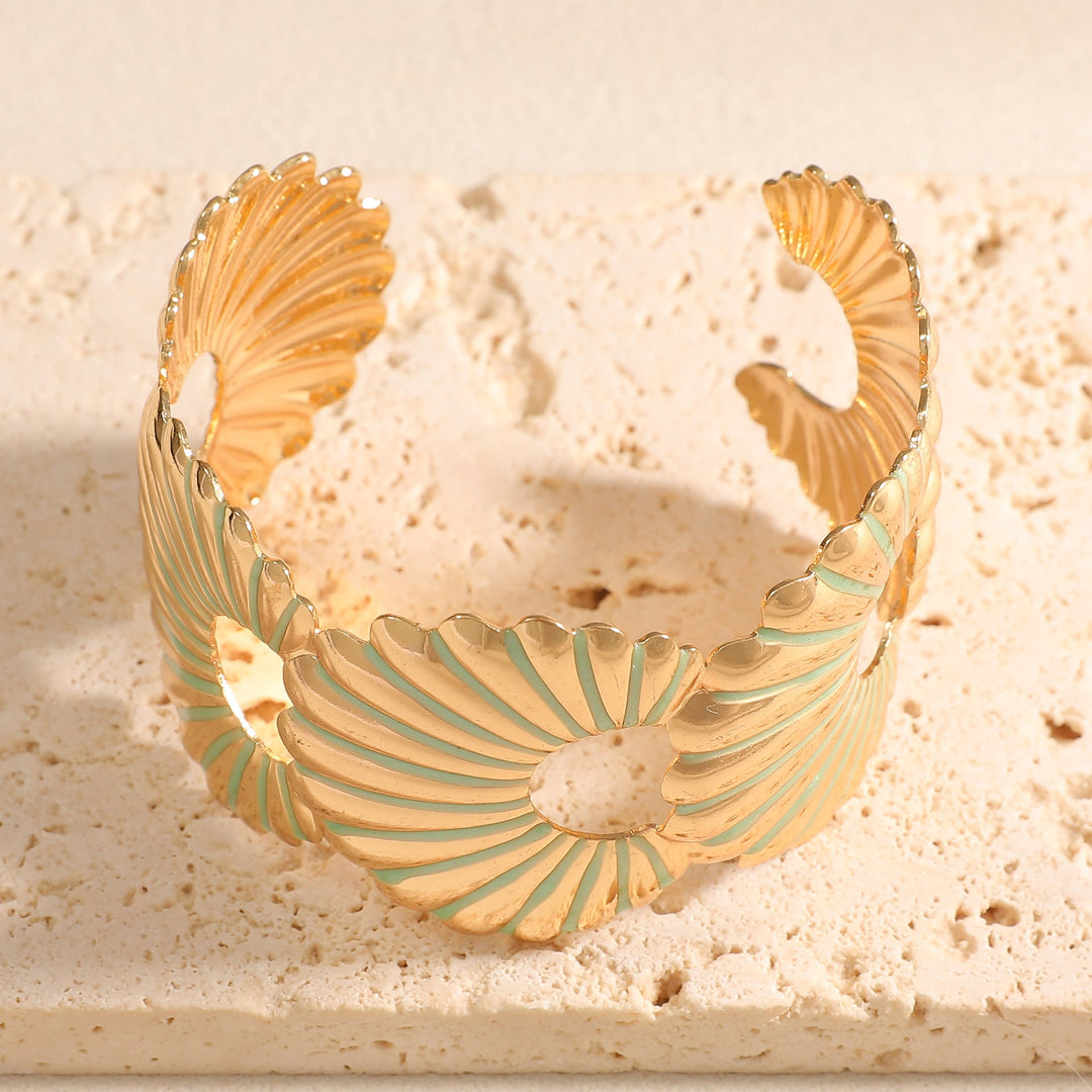 Women's bangle with elegant shell design Tom Cottons