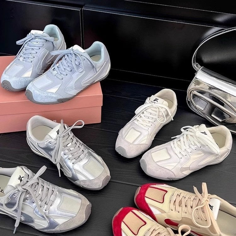 Women's sporty sneakers with breathable upper material and padded insole