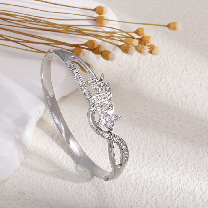 Women's bangle with elegant infinity pattern and sparkling zirconia Tom Cottons