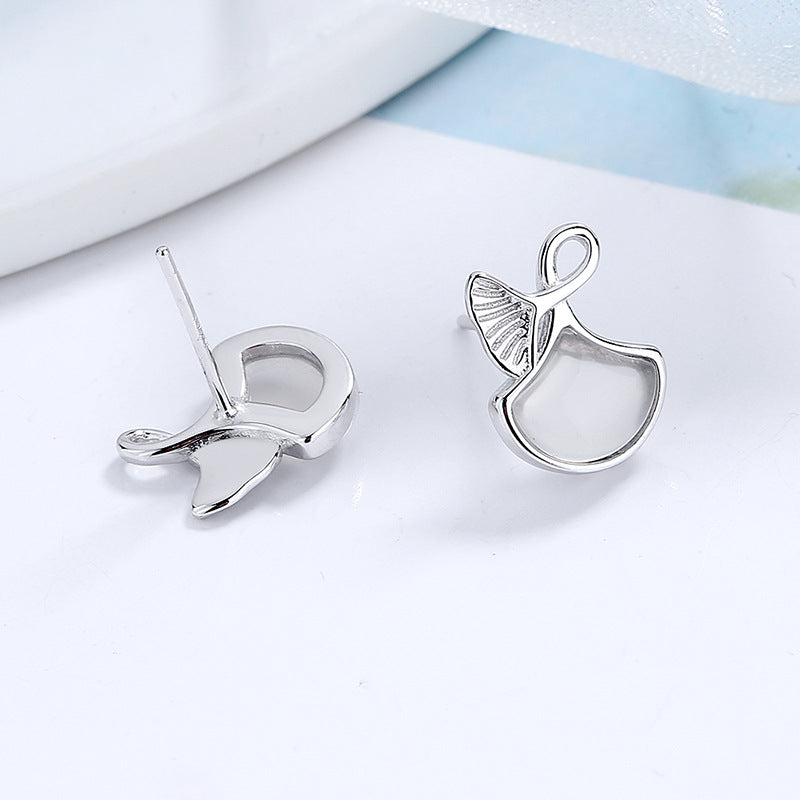 Women's earrings in elegant whale fin design Tom Cottons