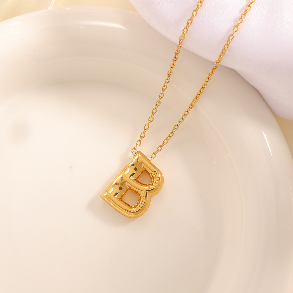 Women's necklace with curved letter pendant Tom Cottons