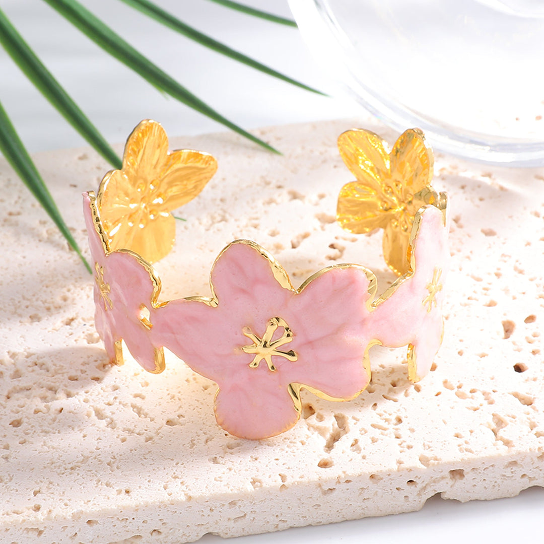 Ladies' bangle with floral motifs Tom Cottons