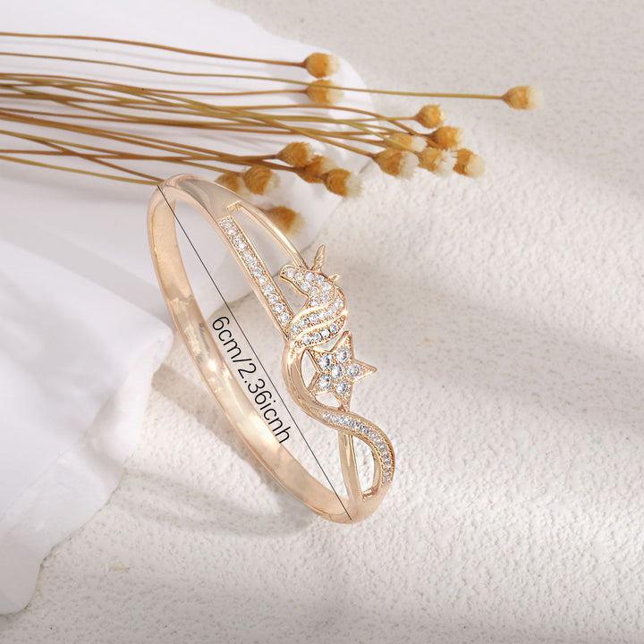 Women's bangle with elegant infinity pattern and sparkling zirconia Tom Cottons