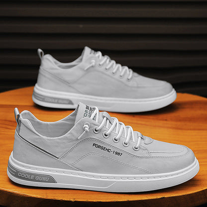 Women's athletic sneakers with breathable upper material and cushioned sole
