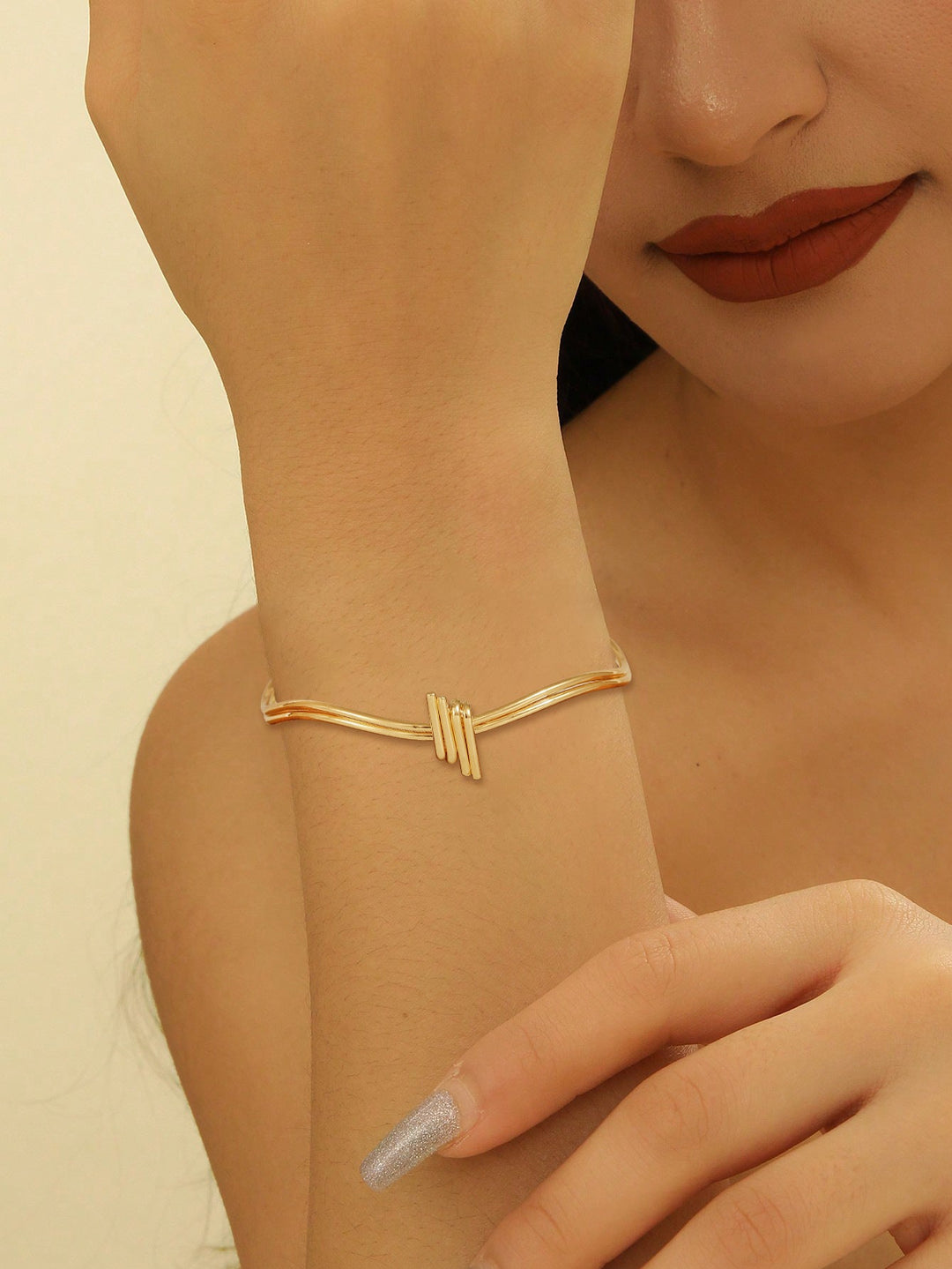 Ladies' bangle with elegant curved design Tom Cottons
