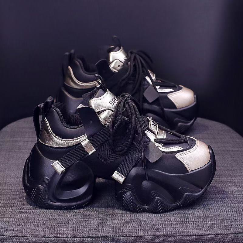 Women's sporty sneakers with innovative cushioning system and futuristic design