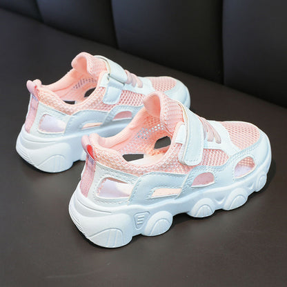 Women's sporty sneakers with breathable mesh material from