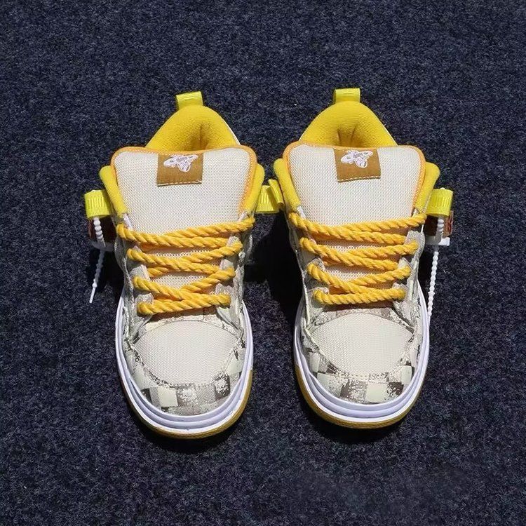 Women urban sneakers with innovative lacing and extra cushioning sole