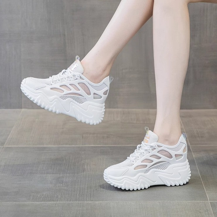 Women's sporty sneakers with breathable mesh upper and sturdy rubber sole