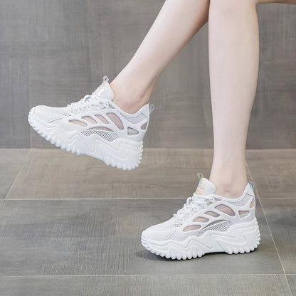 Women's sporty sneakers with breathable mesh upper and sturdy rubber sole