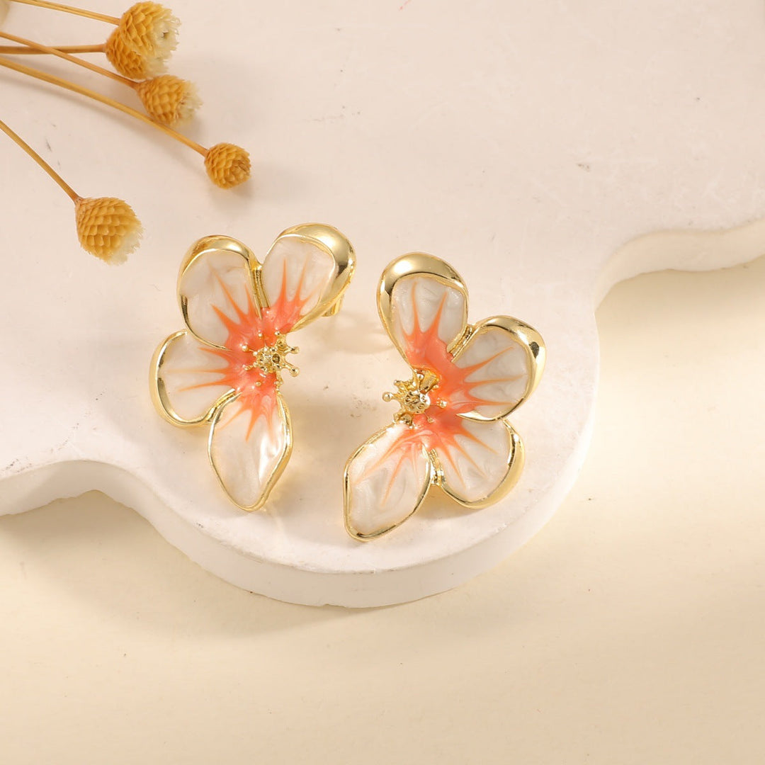 Women's ear clips in elegant floral design with a glossy coating Tom Cottons