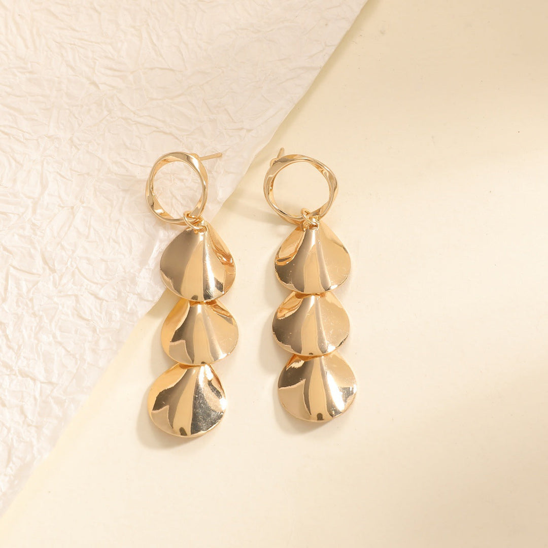 Women Hanging Earrings with Elegant Shell Design Tom Cottons