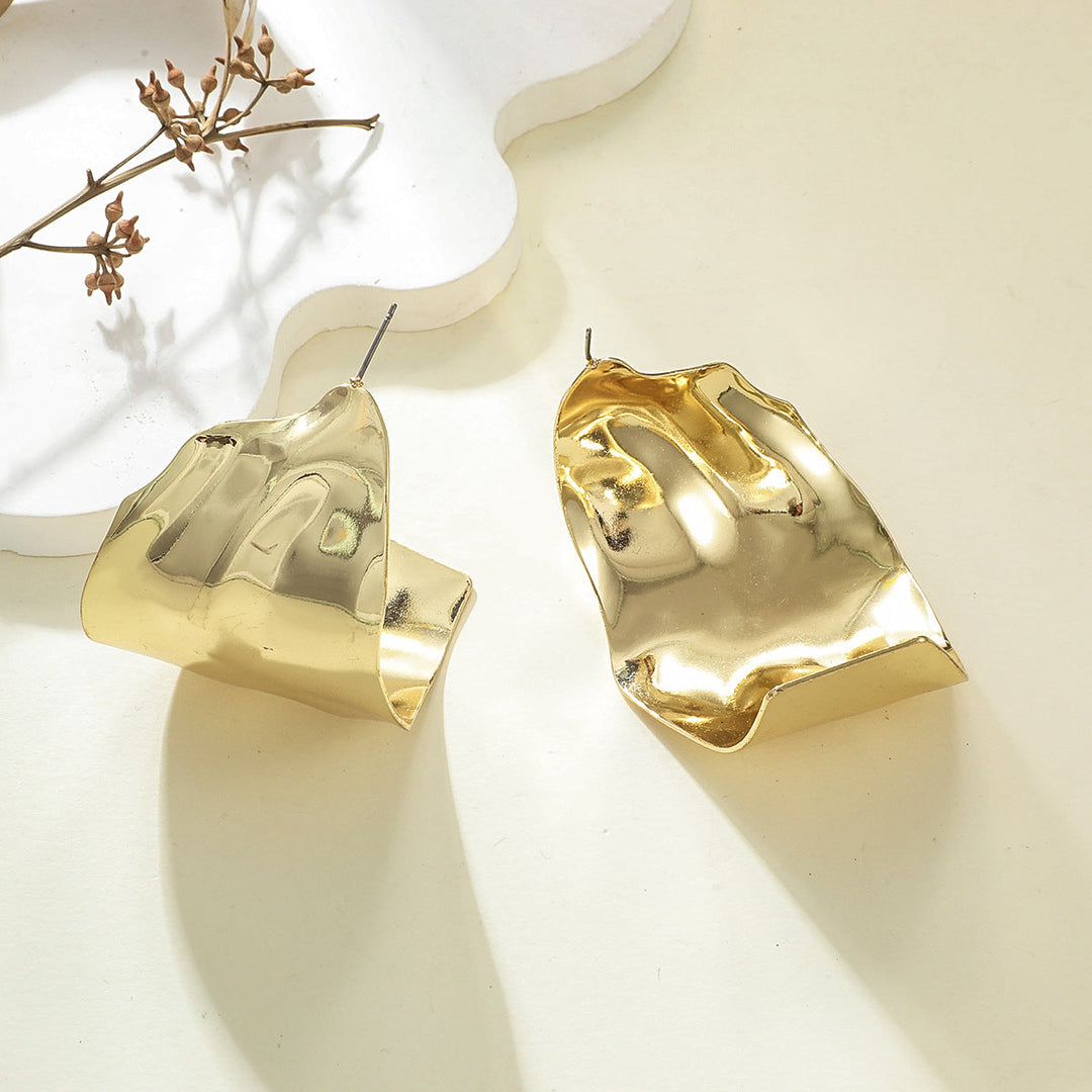 Women's Hanging Earrings in Elegant Wave Pattern Tom Cottons
