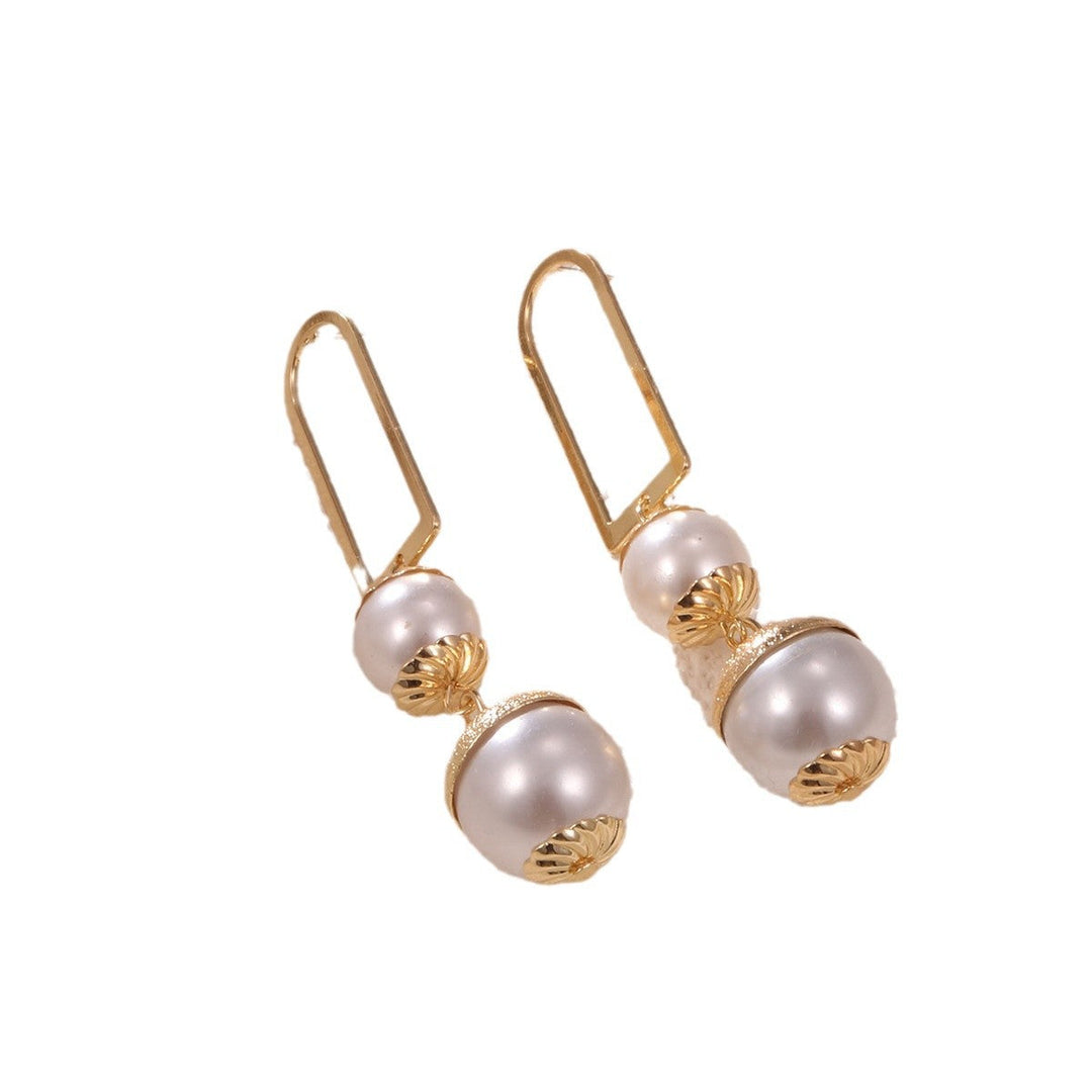 Ladies earrings with elegant pearl design Tom Cottons