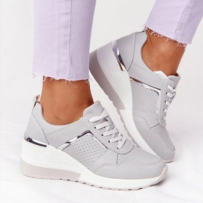 Women's breathable sneakers with perforated details and comfortable insole