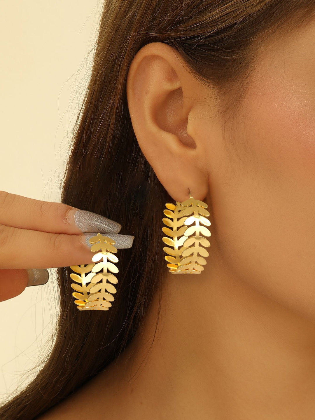 Women artistically designed hoops Tom Cottons