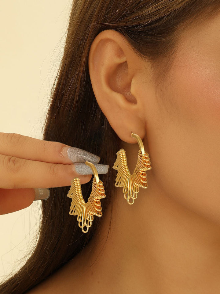 Women artistically designed hoops Tom Cottons